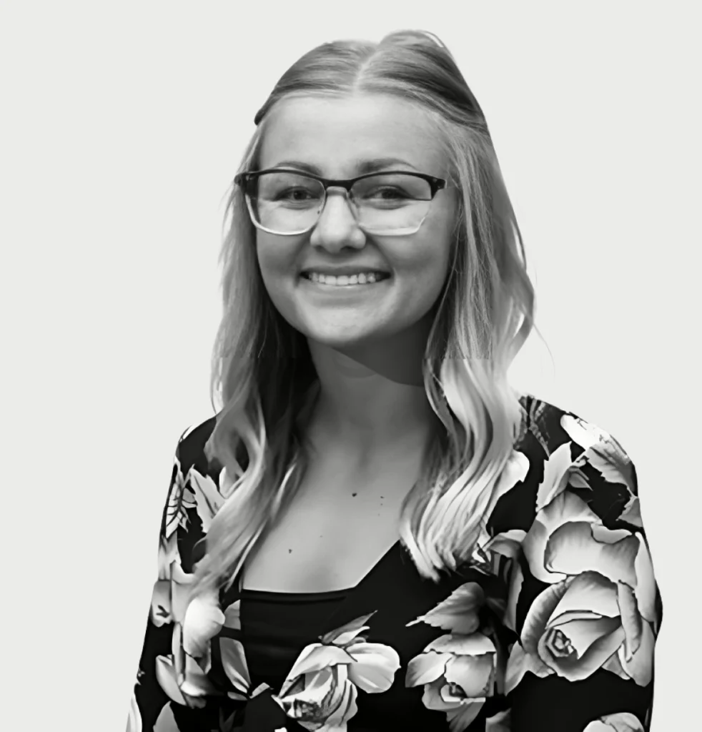 About us 4 Regina Fox